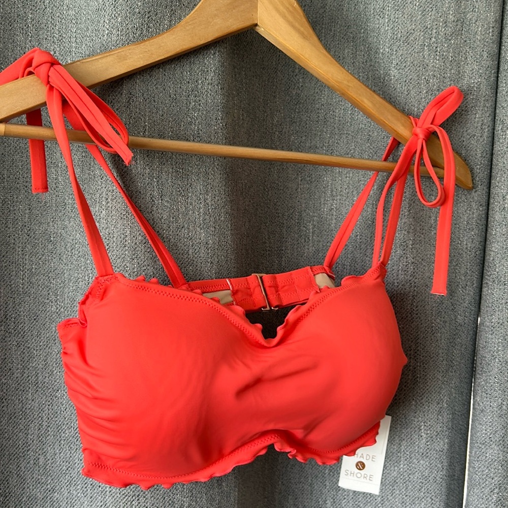 NWT - underwire lightly lined coral bikini top
